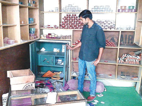 Breaking Jewellers store theft