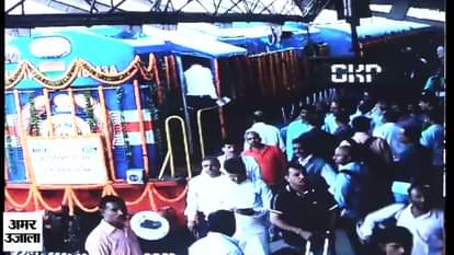Rail minister inaugurates Gorakhpur-badshahnagar intercity express