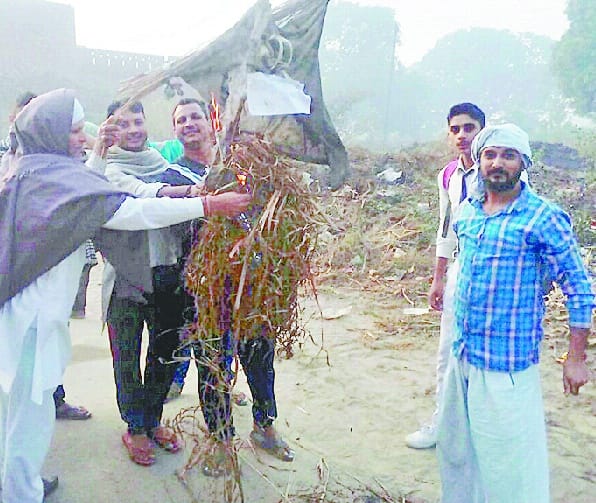 Marriage stuck burnt effigies of the PM