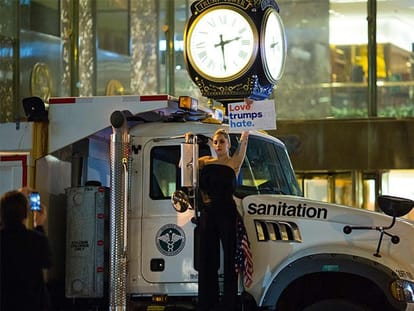 Anti-Trump protests break out in major cities of US, Lady Gaga Protests outside Trump Tower