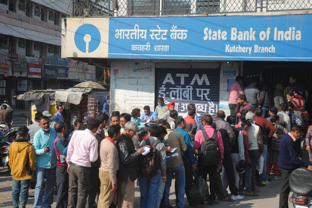 bank increased working hour to control rush no charge on atm