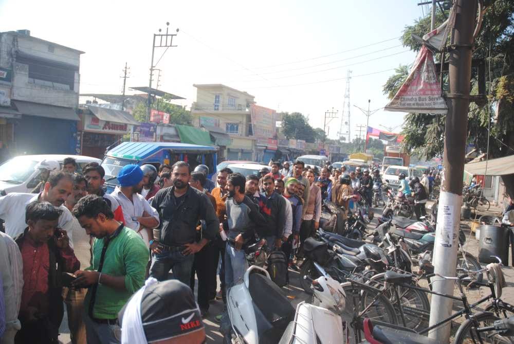 rush in dehradun banks