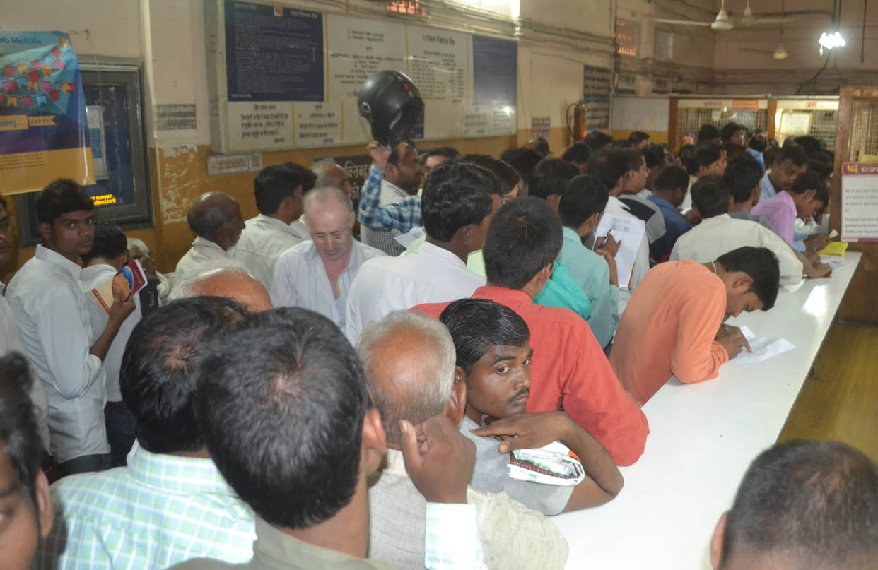 Banks drew crowds, scramble to form