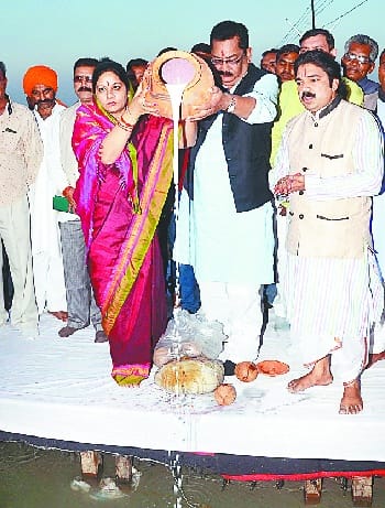 Devotees began on the banks of Ganga Mela