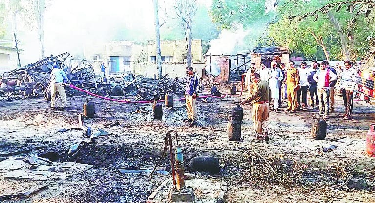 Bijnor hundreds cracked cylinder with a bang