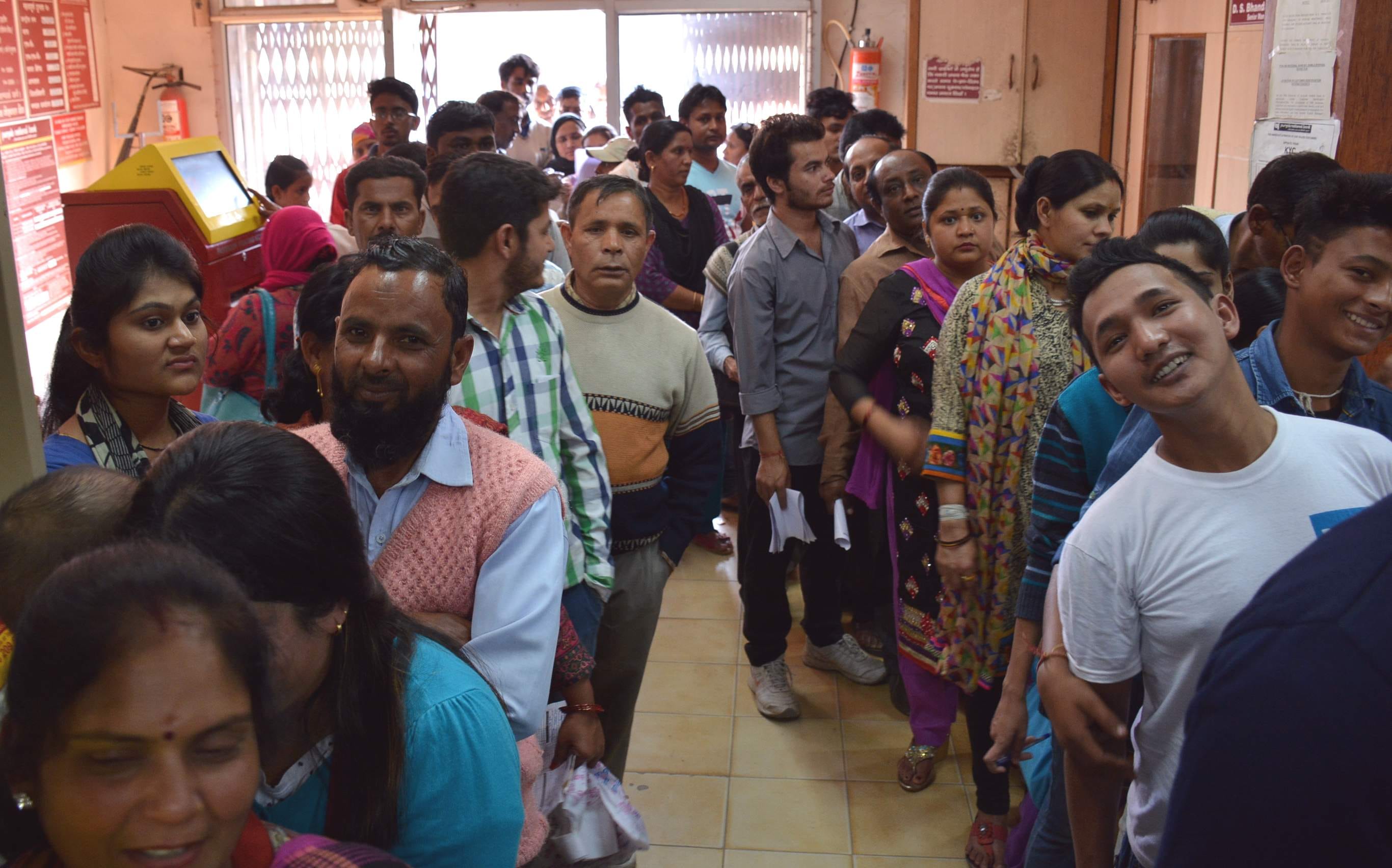 many questions in people minds to exchange of old currency from bank, read here answers