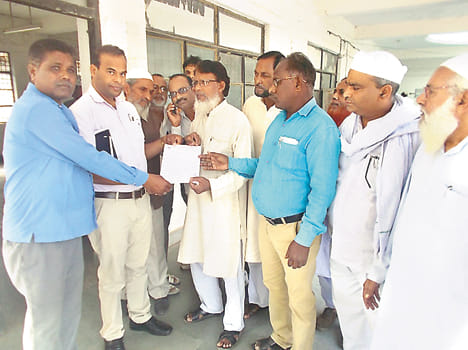 Population seeking out open liquor shops