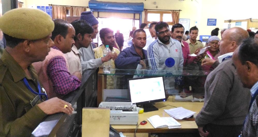 no need of ID card in state bank of india to exchange 500 and 1000 rupee note