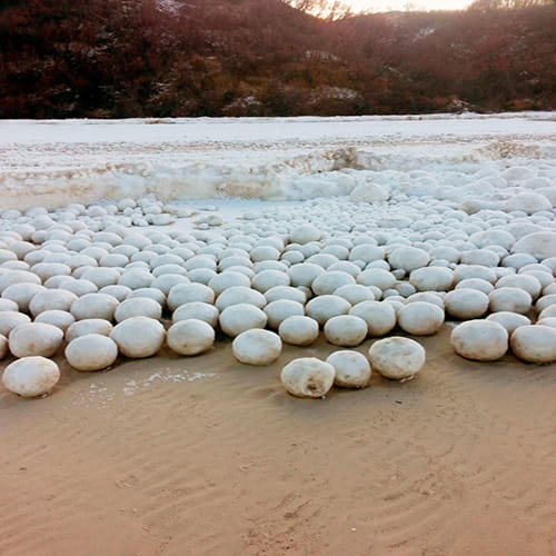 Mystery giant snowballs turning up on Russian beaches