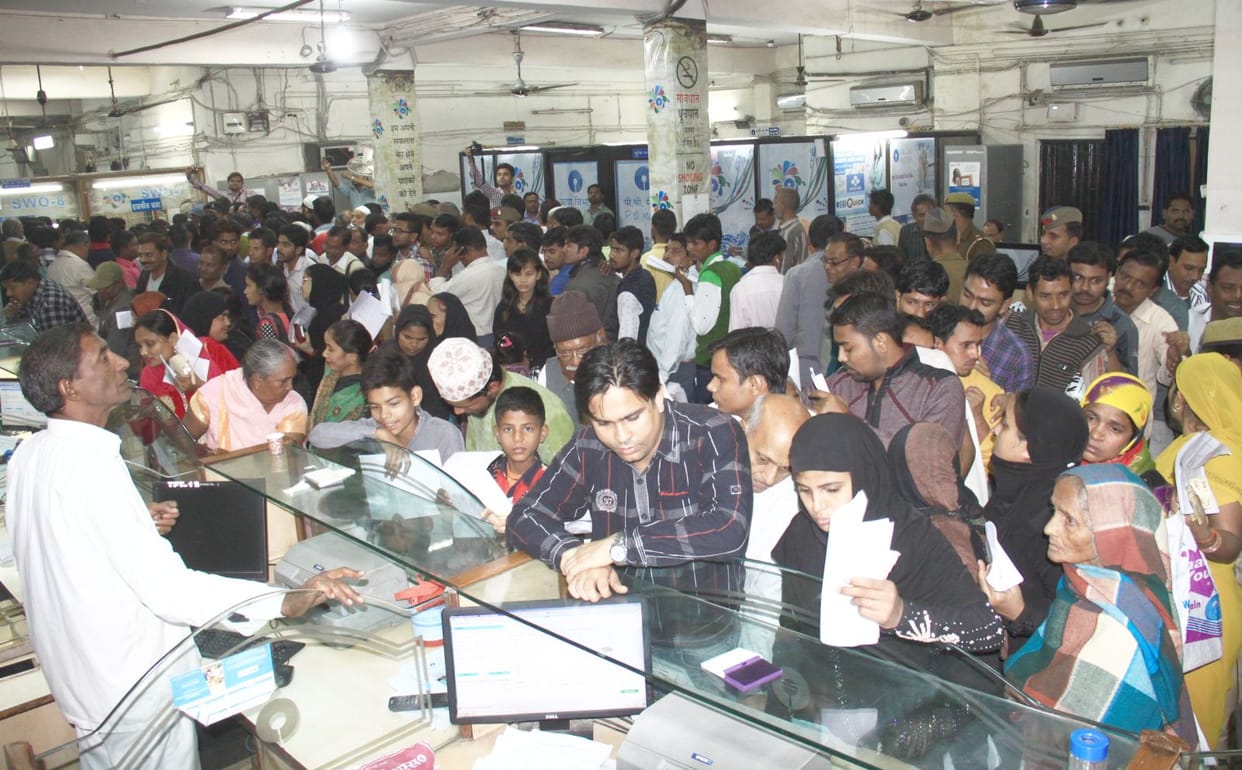 heavy crowd in banks