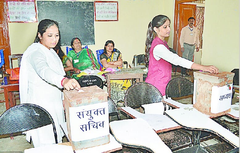 ABVP win in mangal pandey college