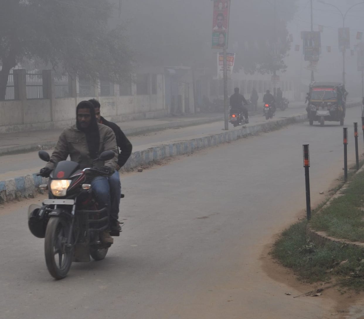 By noon mist was apparent in the city
