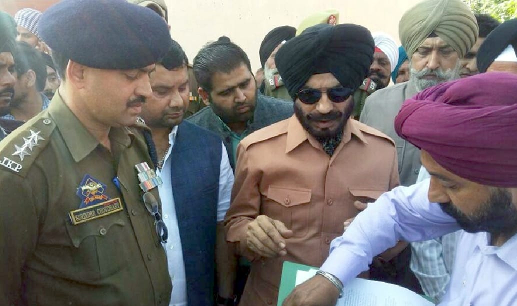 govt doesnot have strong way towards martyrs