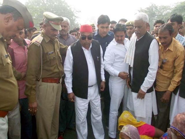 murder Former pradhan and  her partner, son injured