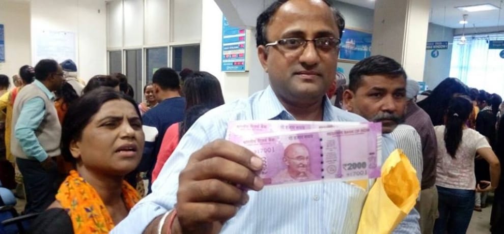 2000 new note not working in market due to no change money in return
