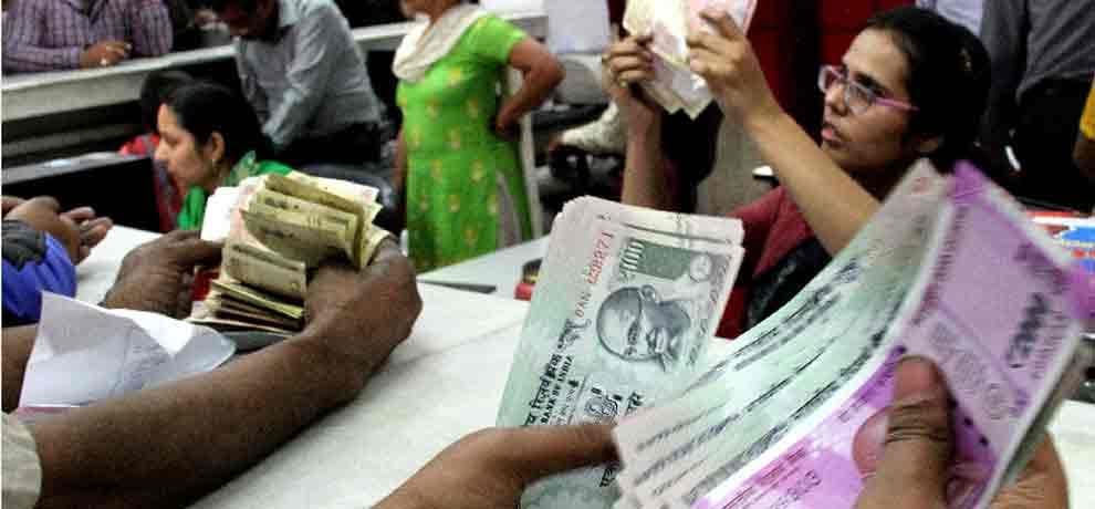 2000 new note not working in market due to no change money in return