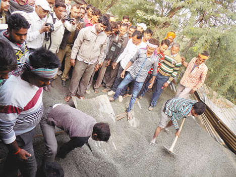 uncontrollable truck reflex on man at dhaba 