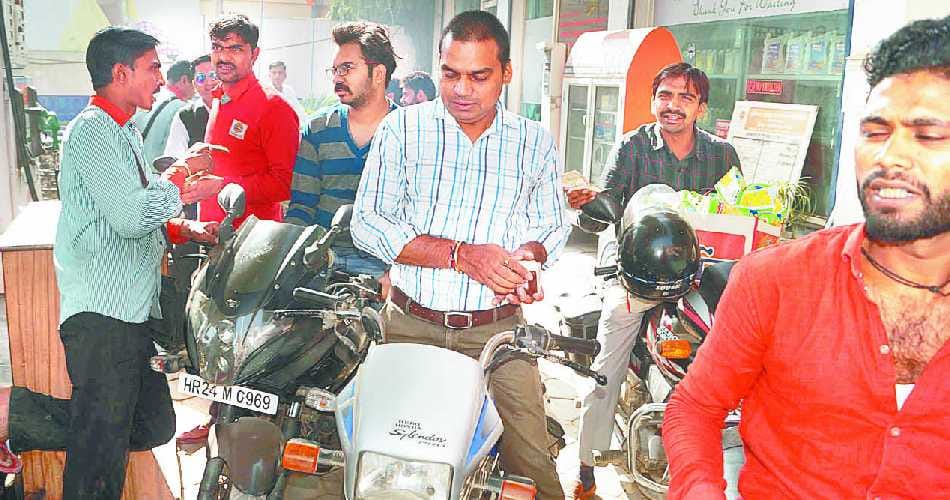 currency cancelled, 500, 1000, change money, ATM, Petrol pump, Modi