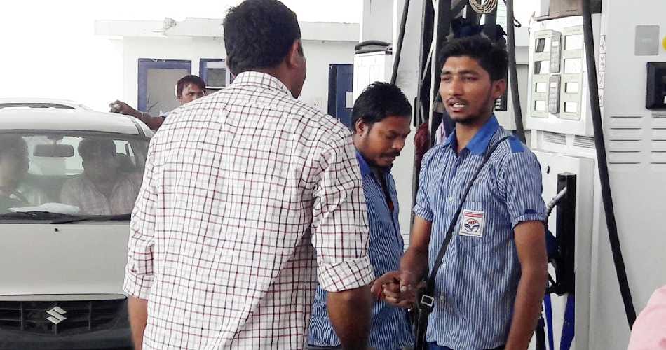 currency cancelled, 500, 1000, change money, Petrol pump, Modi, ATM