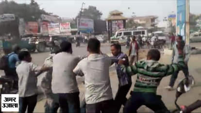 Fight between customer and petrol pump employees in Kanpur