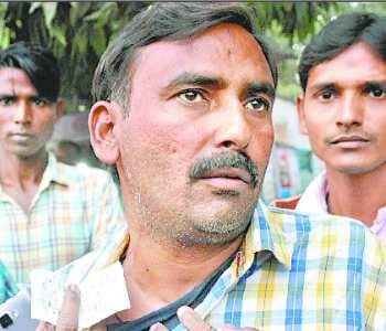 conductor beaten to passenger to giving 500 note