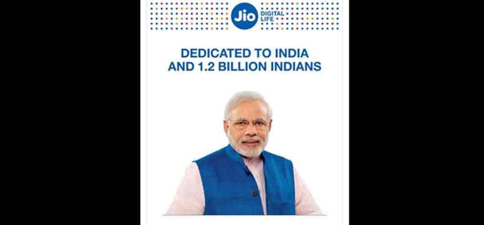 kejriwal raises objection on pm modi paytm advertisment