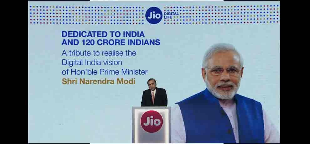 kejriwal raises objection on pm modi paytm advertisment