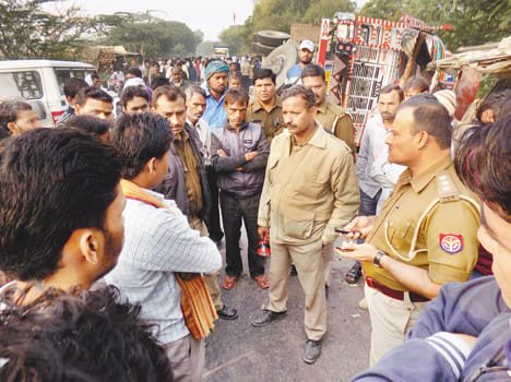 uncontrollable truck reflex on man at dhaba 