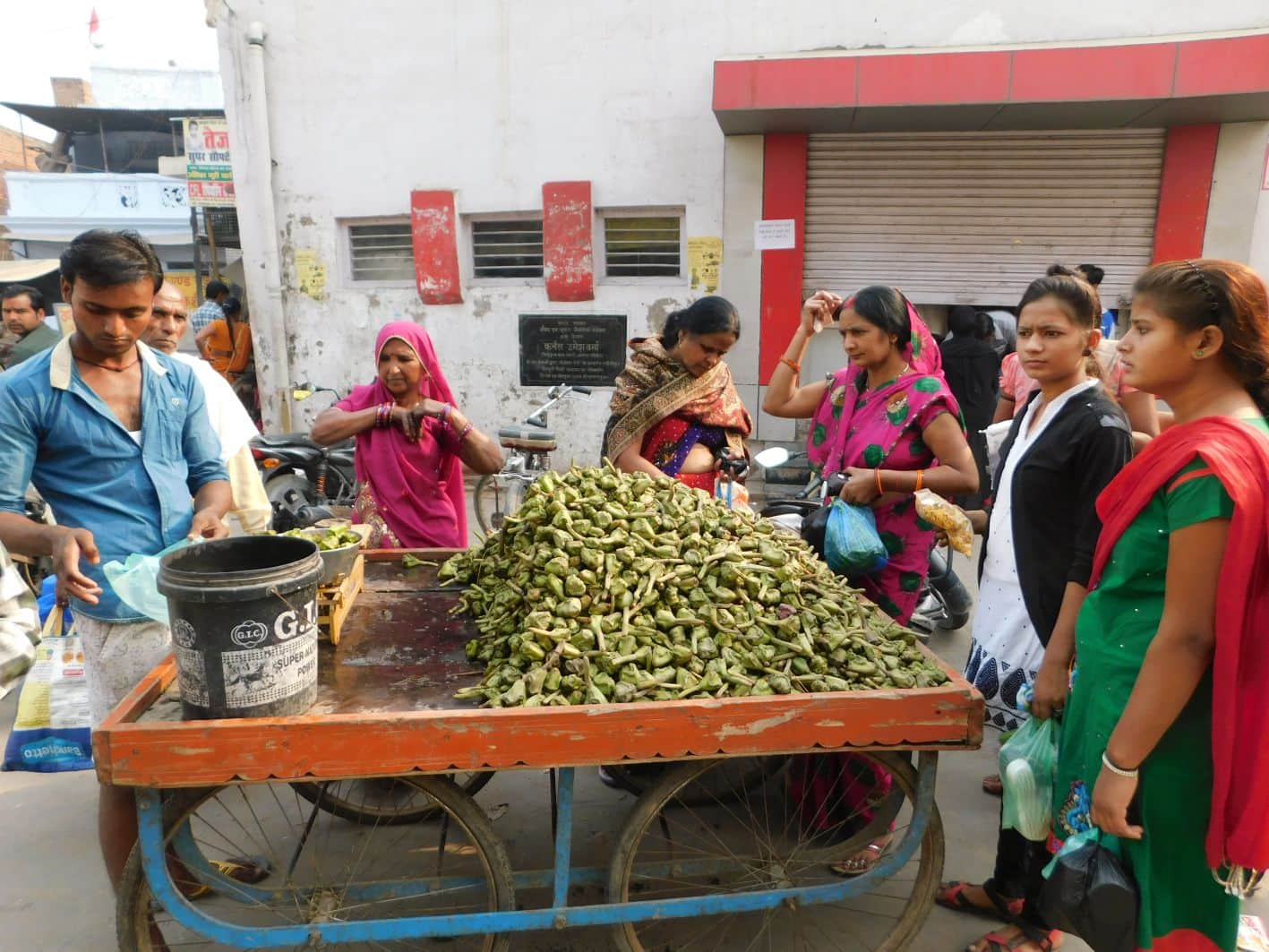 Diwali 2019 offer this five prasad to maa laxmi