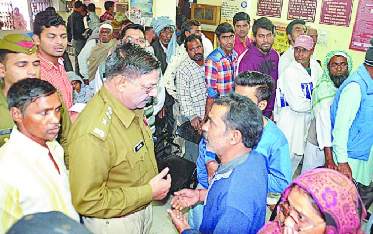 Banks reopened drew crowds