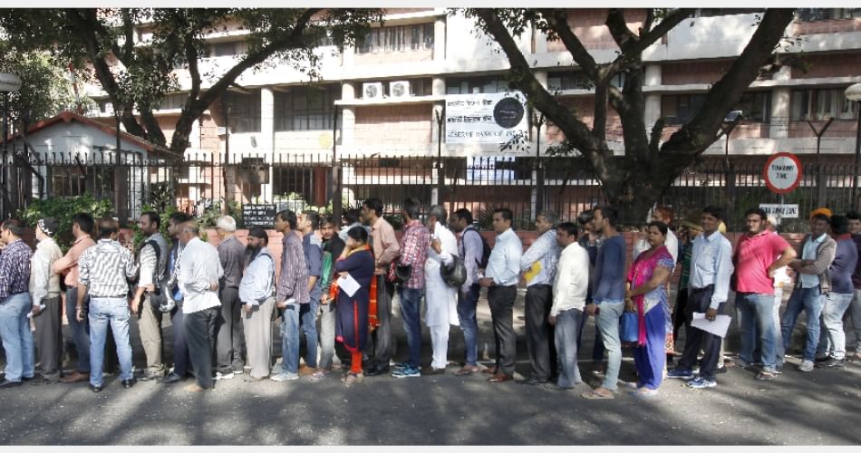 बैंको में उमड़ी ऐसी भीड़, कर्मचारी भी बोले बाप रे बाप! Heavy Rush In