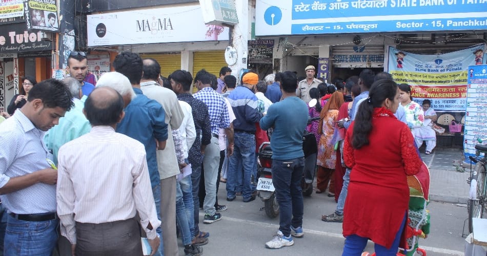 heavy rush in chandigarh all banks
