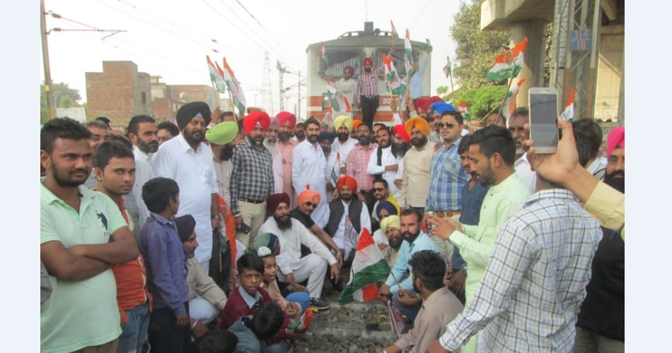 SYL judgment, train track jam, shouting slogans, against the government