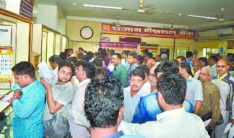 No cash at ATMs, banks thronging crowd