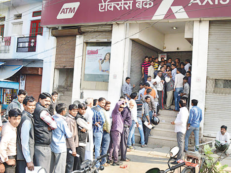 Feeding afraid, not open the locks of the ATM