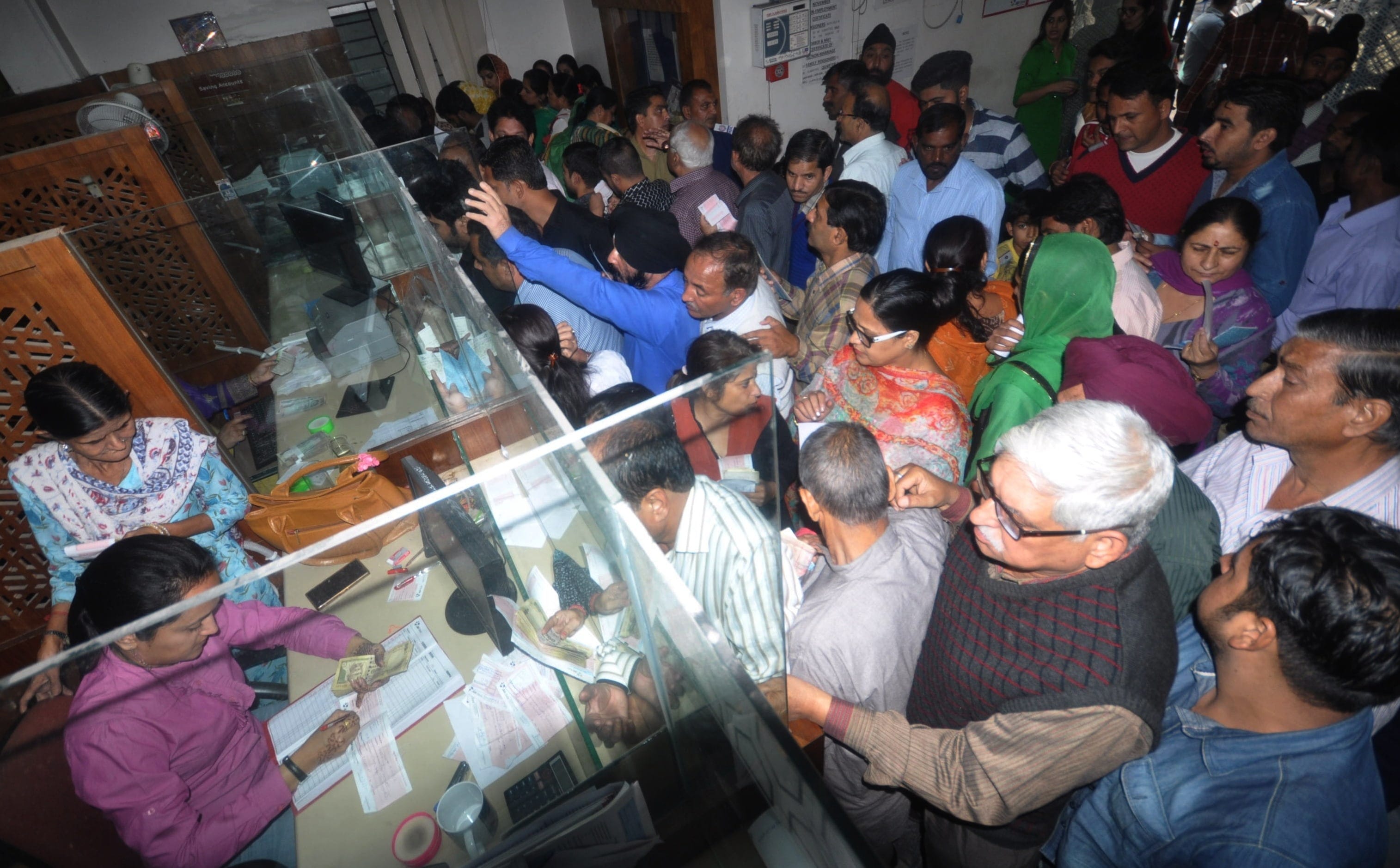 don't do these major mistake during exchanging of 500 and 1000 rupee note from bank