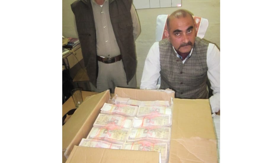 Himachal Police Caught 76 lakh Old Currency Notes at mandi.