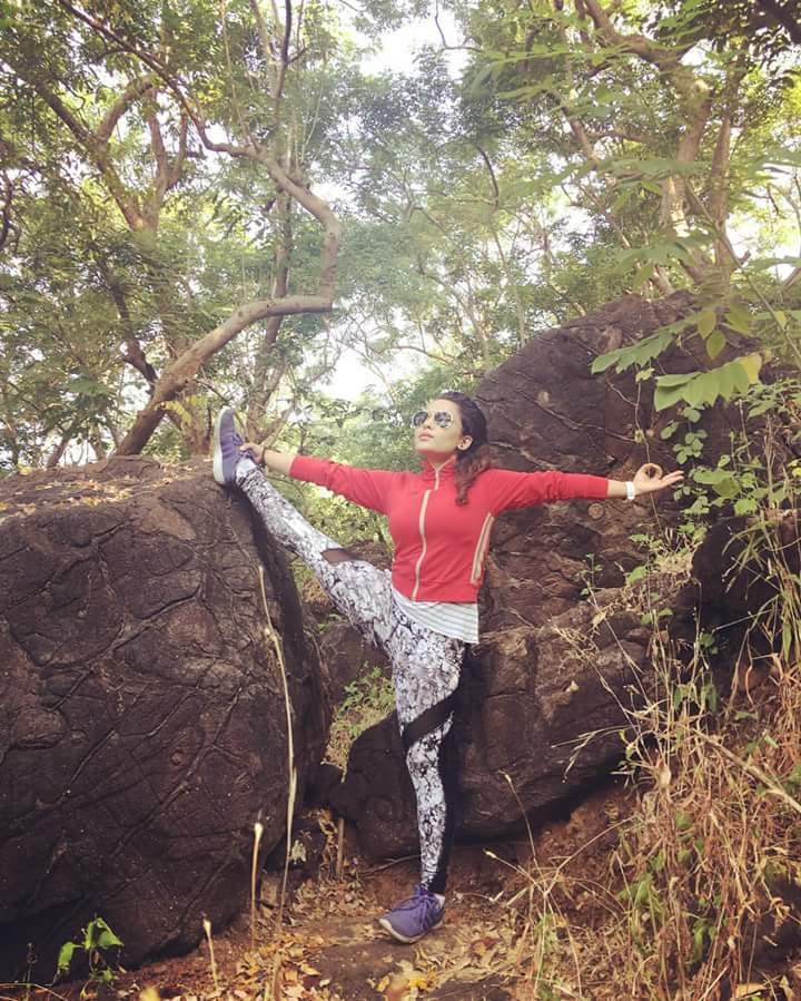 chitrashi rawat hot and stylish yoga