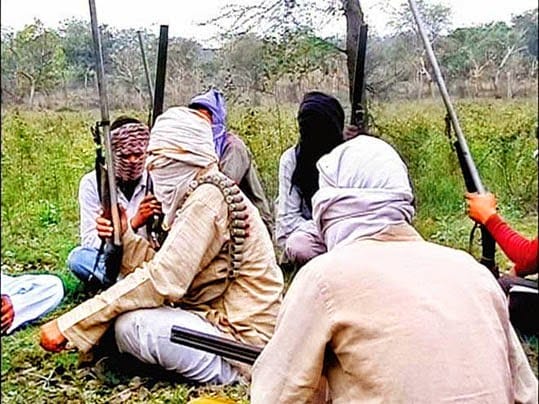farmer beaten by dacoit gang at chitrakoot 