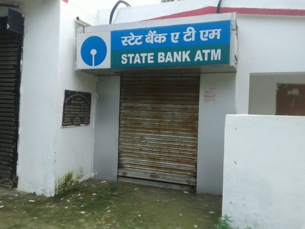 banks atm found closed in mahoba