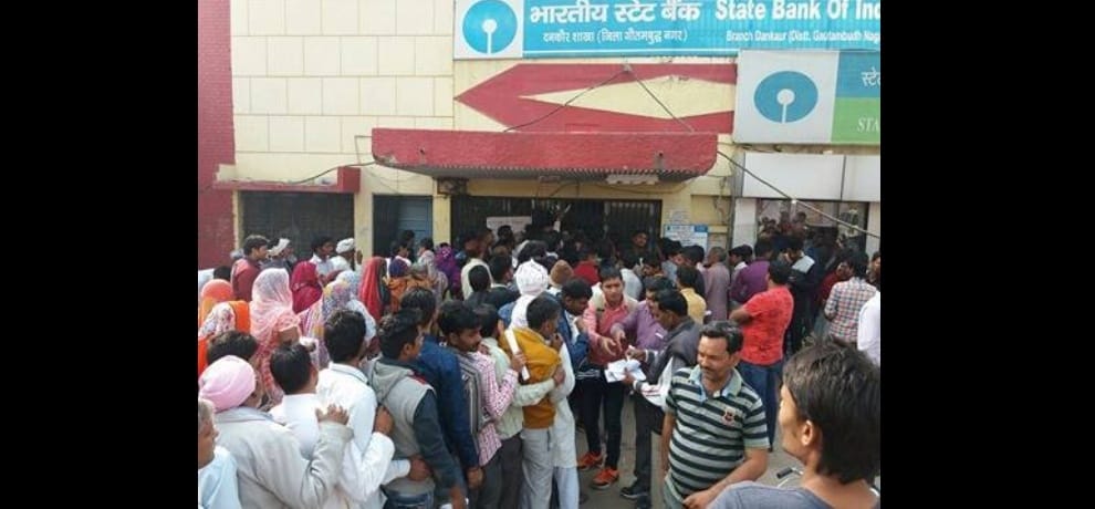 Serpentine queues outside a bank in Delhi ncr area