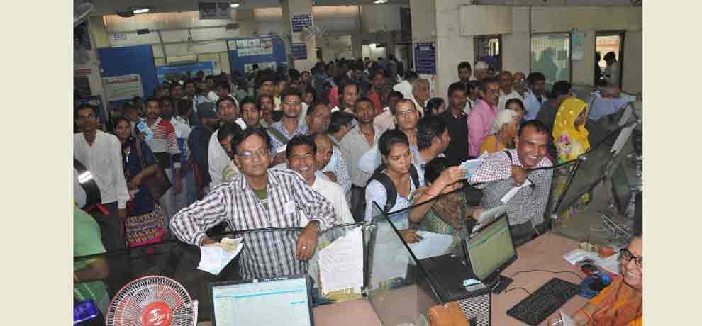 demonetization troubling bank employees a lot , their 10 problems