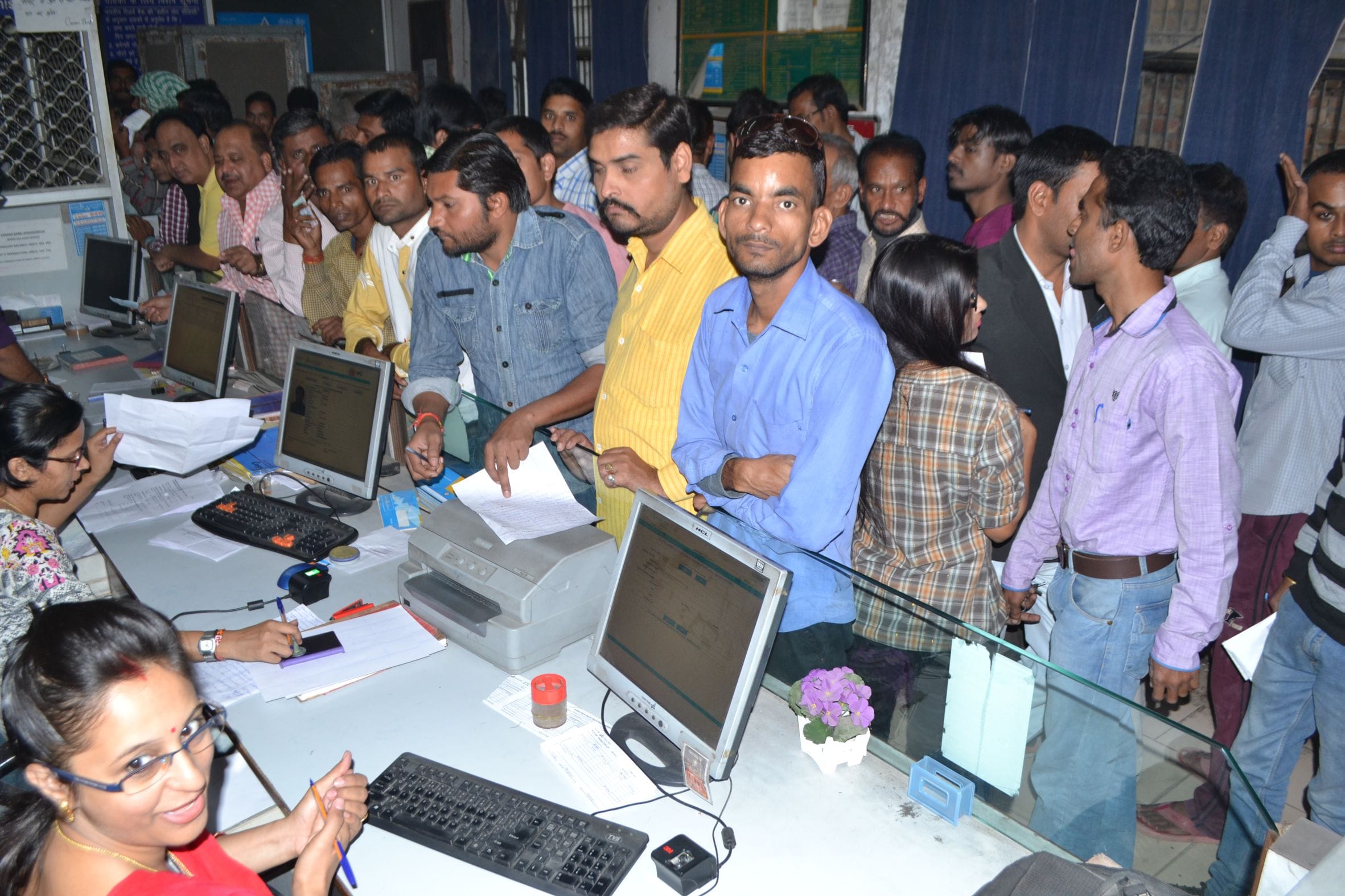 no need of ID card in state bank of india to exchange 500 and 1000 rupee note