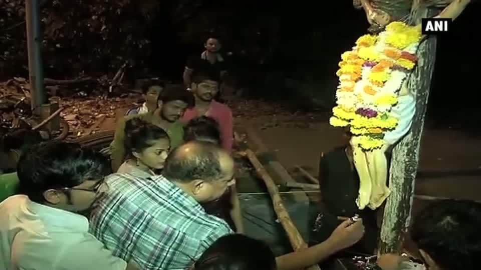 जीसस की मूर्ति से टपका पानी 