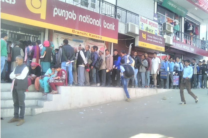 middle-class peoples are in que but where is rich peoples?