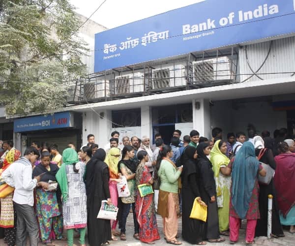 No cash in atm and banks in Lucknow.