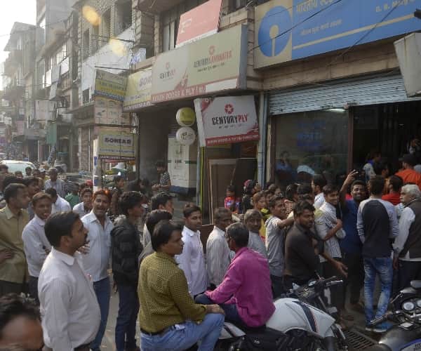 No cash in atm and banks in Lucknow.