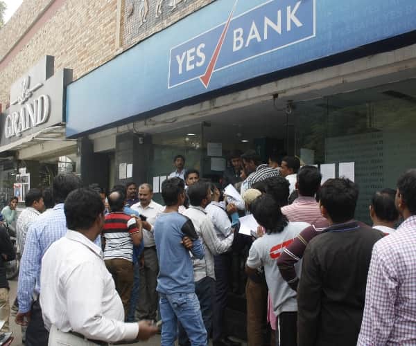 No cash in atm and banks in Lucknow.