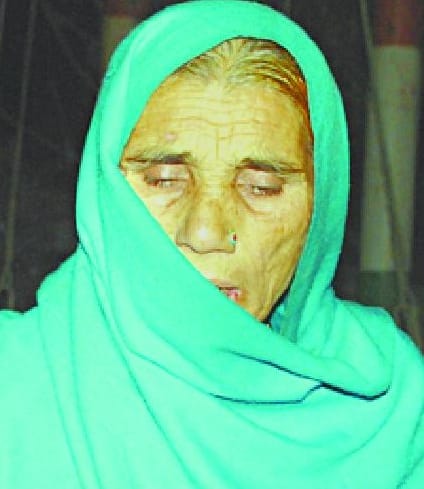 Women were carrying 98 fake notes in the bank