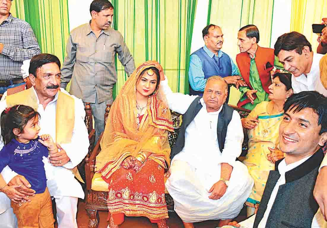 ye bjp wale jhooth bolne k alawa kya karte hain
